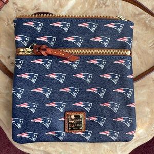 NEW ENGLAND PATRIOTS DOONEY & BOURKE CROSSBODY bag